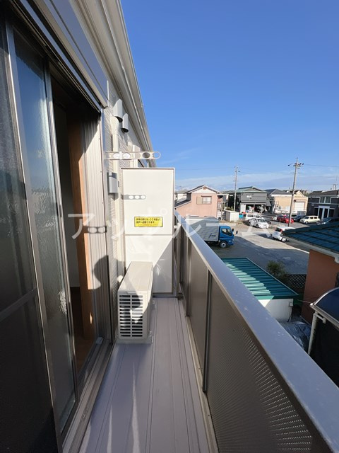 春日井市東野町西２丁目のアパートのバルコニー