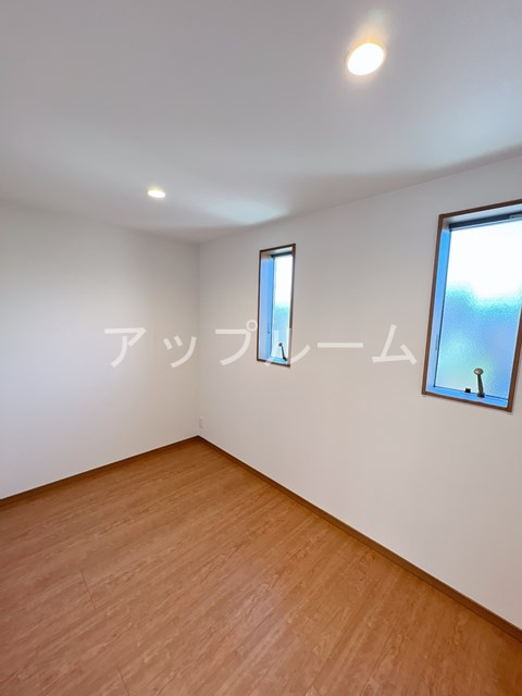 春日井市東野町西２丁目のアパートの居間・リビング