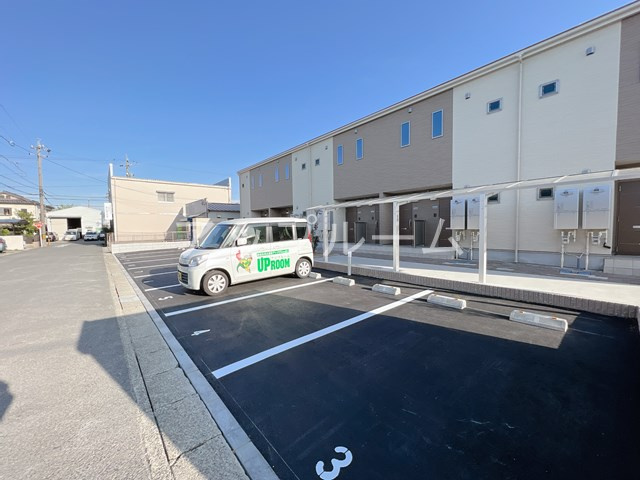 春日井市東野町西２丁目のアパートの駐車場