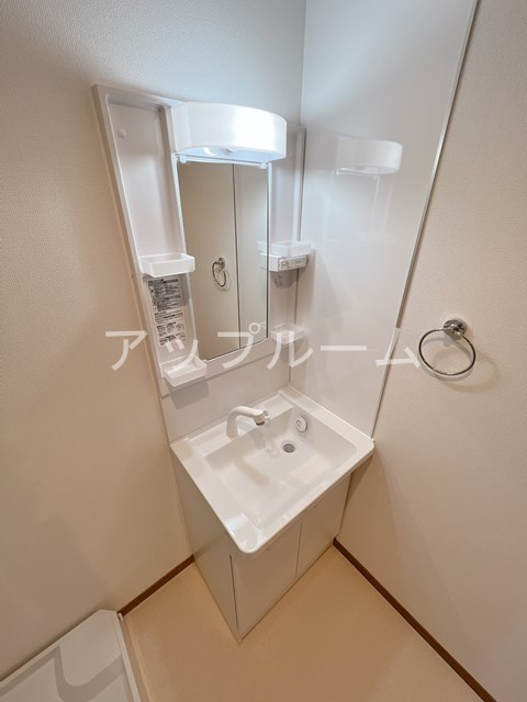 春日井市東野町西２丁目のアパートの洗面所