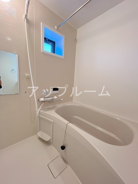 春日井市東野町西２丁目のアパートの浴室