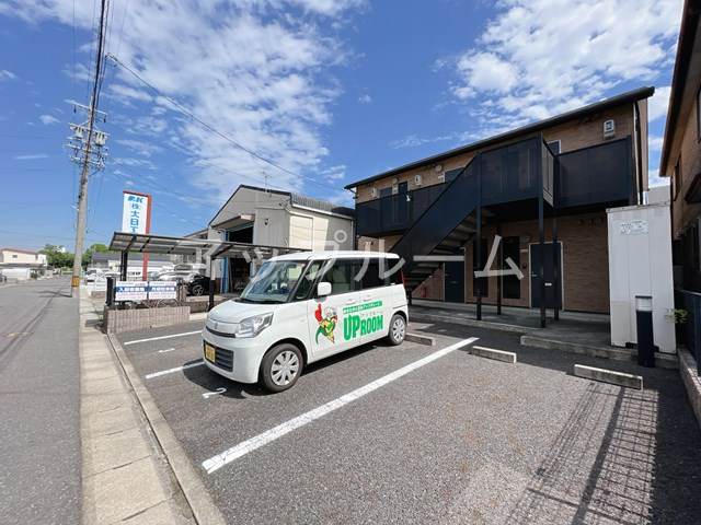 春日井市白山町５丁目のアパートの駐車場