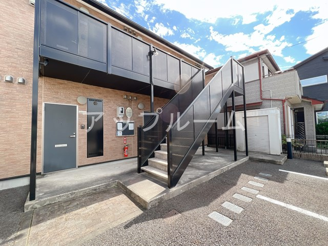 春日井市白山町５丁目のアパートのエントランス