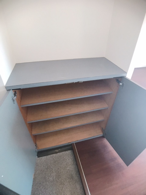 新豊土地ビルの玄関