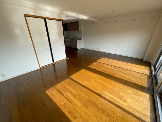 荒神山マンションの居間・リビング