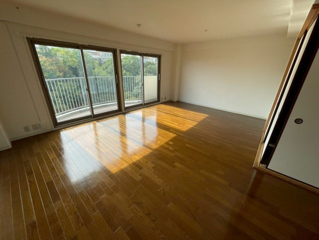 荒神山マンションの居間・リビング