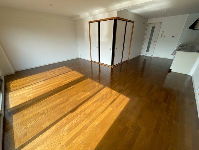 荒神山マンションの居間・リビング