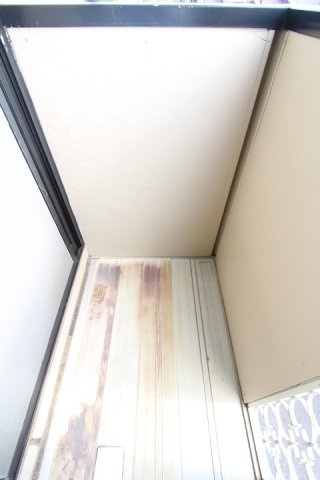 ファミール堀部Ⅱのバルコニー|暖かな日差しのふりそそぐバルコニー