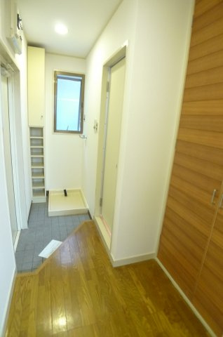 毎日通る玄関はこちらです