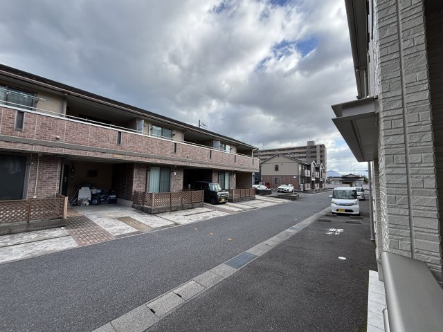 サンエクセルC棟の駐車場