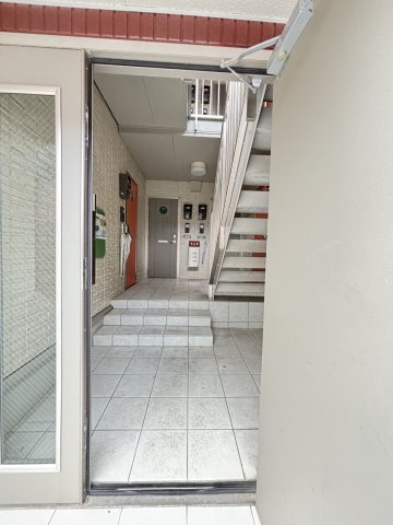 サンエクセルC棟のエントランス