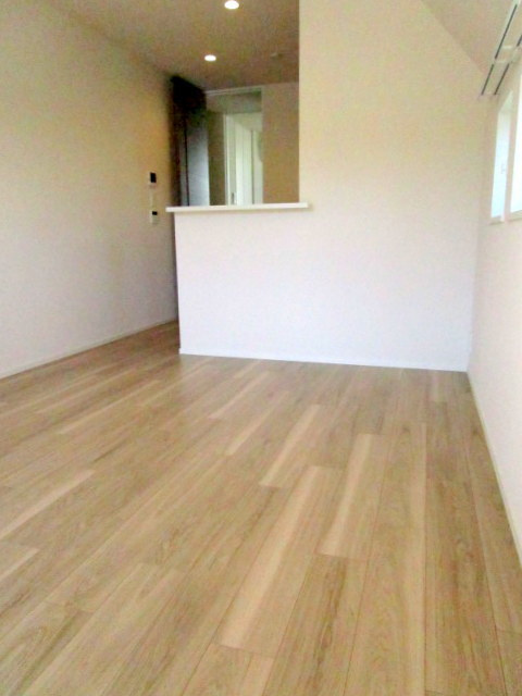 ブリランテ三宿の居間・リビング|キレイなフローリングのお部屋です