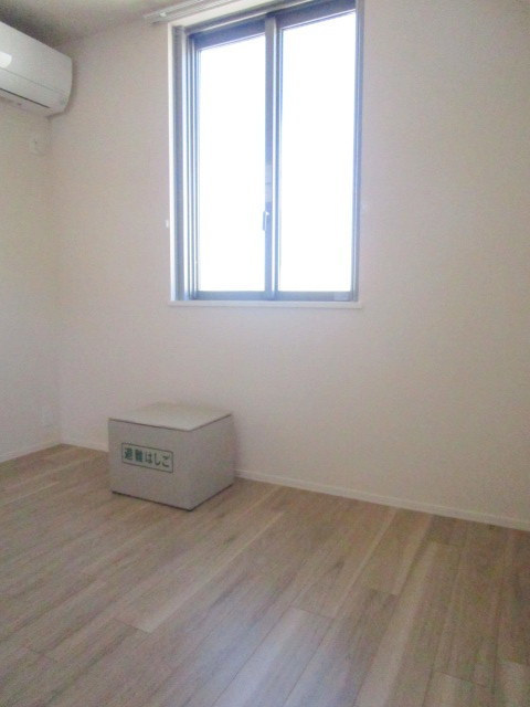 ブリランテ三宿の子供部屋|キレイなフローリングのお部屋です