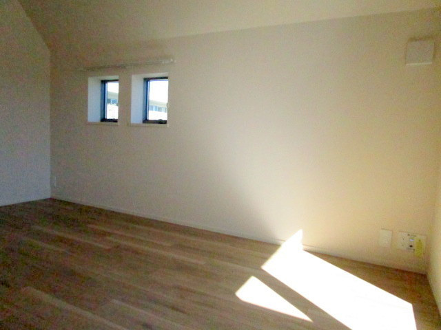 ブリランテ三宿の居間・リビング|キレイなフローリングのお部屋です