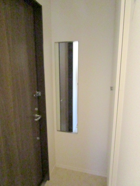 ブリランテ三宿の玄関|玄関には姿見あります