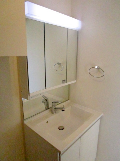 ブリランテ三宿の洗面所|三面鏡のシャンプードレッサー