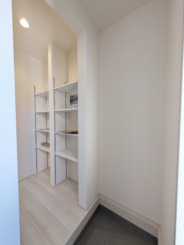 【収納】 | リーブルガーデン.S高崎市町屋町ー① | ウオークスルータイプのシューズインクローク♪