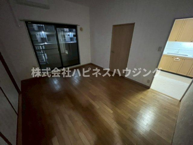 INSURANCE(インシュランス) BLDG.(ビルディング) Ⅸ(ナイン)船橋の居間・リビング