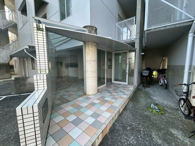 リバーサイドビューフラットのエントランス