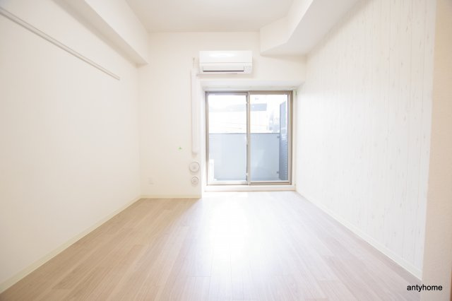 プレサンス立売堀ベルヴィル 仲介手数料無料の居間・リビング