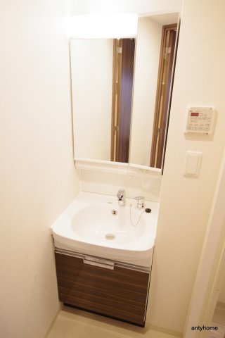 プレサンス立売堀ベルヴィル 仲介手数料無料の洗面所