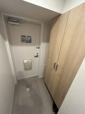 ラミーユ浦和ハイライズファーストキャッスルの玄関|収納もある玄関です