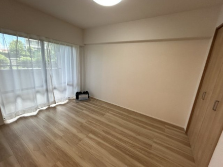 ラミーユ浦和ハイライズファーストキャッスルの洋室|落ち着いた色調の洋室です