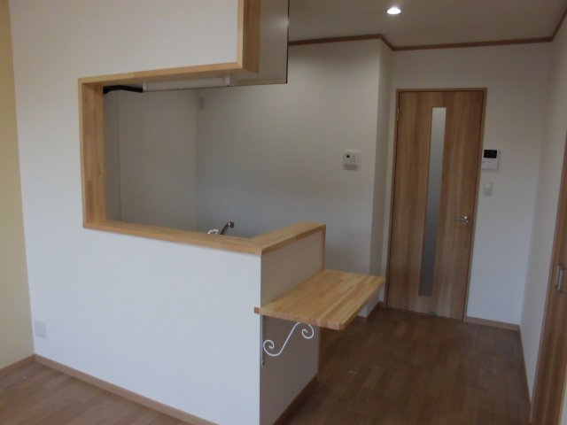 新潟市北区太田のアパートの居間・リビング