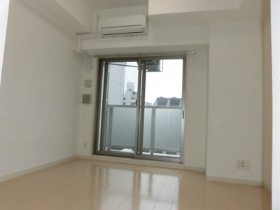 【居間・リビング】 | エステムコート新大阪Ⅸグランブライト | 日差しが差し込む明るいお部屋です