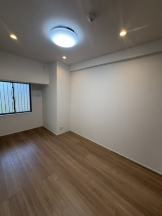 ユトリシア五番街の洋室|綺麗なフローリングの洋室です