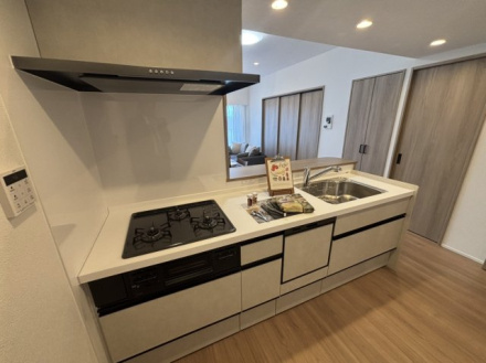 ユトリシア五番街のキッチン|会話の弾む人気の対面式キッチン