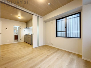 リラックスできるプライベート空間で、快適な睡眠をサポート。個人の好みに合わせたインテリアや寝具で心地良さを追求。プライベートな時間を過ごし、リフレッシュする場所におすすめです。