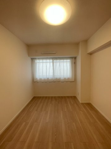 ライオンズマンション調布D棟の洋室|使い勝手のいい洋室です