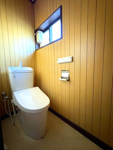 200㎡越えの宅地と庭付き！大田原市実取　中古戸建のトイレ|落ち着いた色調のトイレです