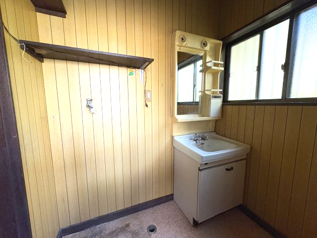 200㎡越えの宅地と庭付き！大田原市実取　中古戸建の洗面所|コンパクトで使いやすい洗面所