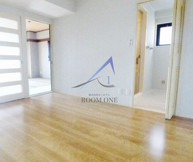 綾東ヴィレッジ壱番館の居間・リビング|洋室のお部屋です。