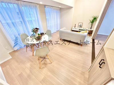 【その他】 | リフレ神戸 | バルコニーから光が差し込むリビングです♪暖かい空間で家族団らんをお楽しみください♪