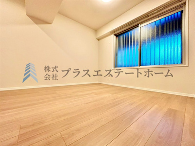 【洋室】 | リフレ神戸 | どんな家具や敷物でも部屋に馴染みやすく、 コーディネートがし易そうですね♪ 