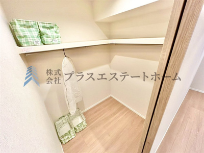 【その他】 | リフレ神戸 | 広々ウォークインクローゼット♪たっぷり収納でスッキリと生活出来ます♪