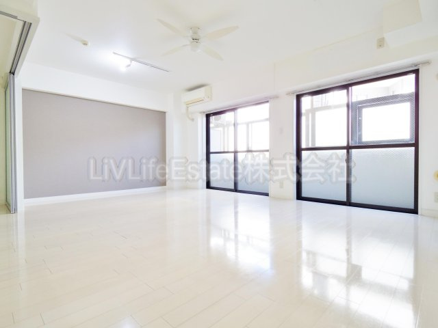 東村山市久米川町４丁目の賃貸マンションの居間・リビング