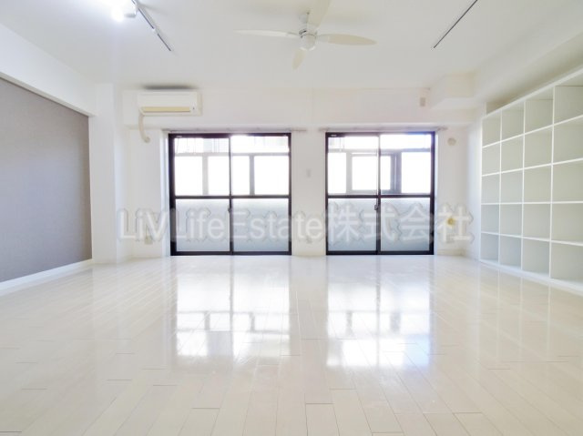 東村山市久米川町４丁目の賃貸マンションの居間・リビング