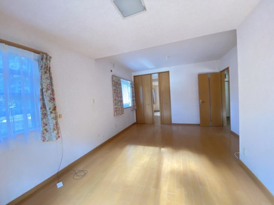 【洋室】 | 【DIYおすすめ】高萩市下手綱　中古戸建 | 落ち着いた色調の洋室です