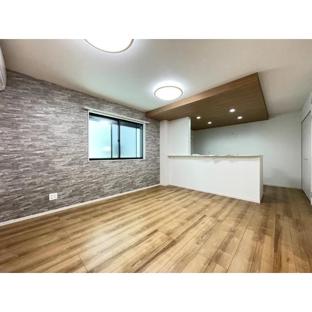 泉町２丁目貸家の居間・リビング