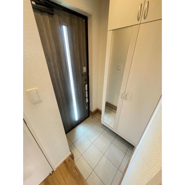 泉町２丁目貸家の玄関