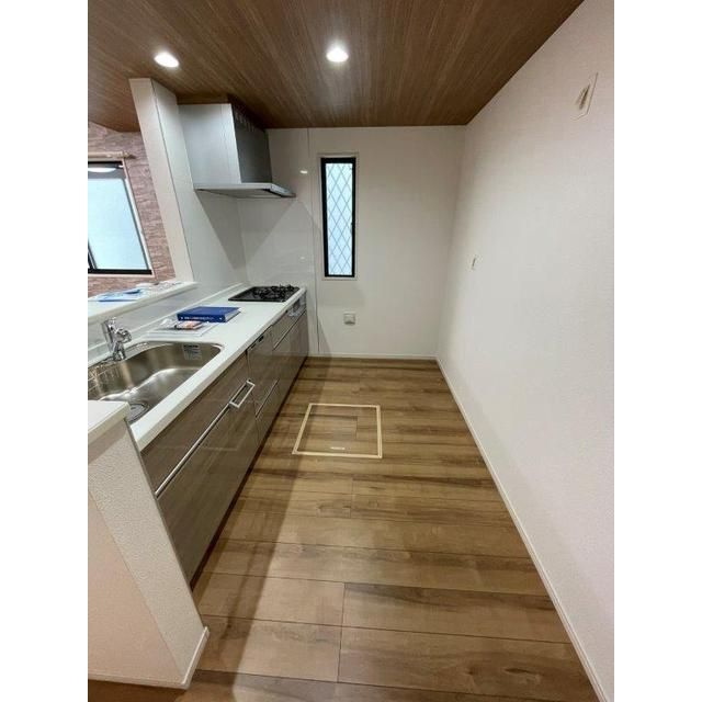 泉町２丁目貸家