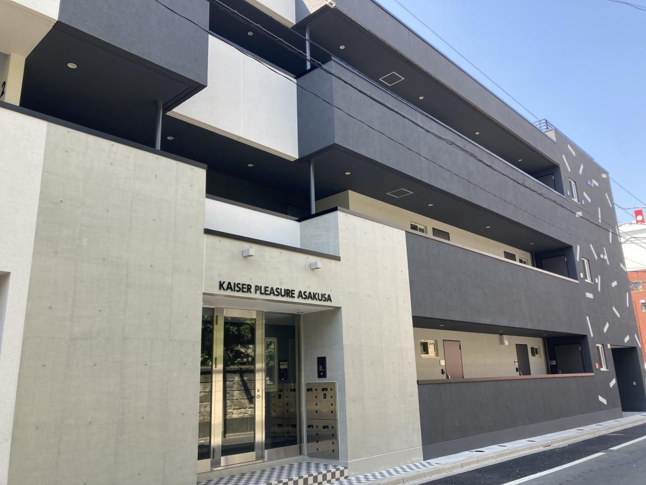 カイゼルプレジャー浅草のエントランス