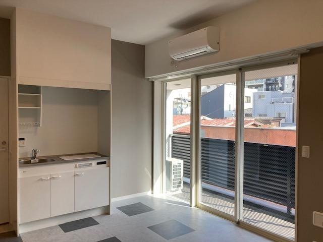 カイゼルプレジャー浅草の居間・リビング