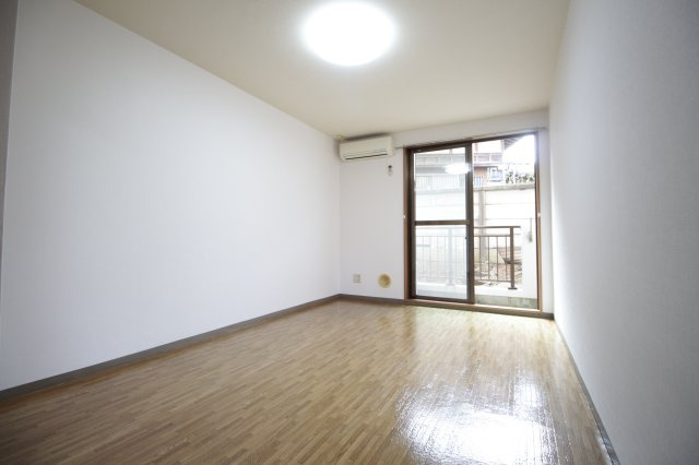 萩コーポの居間・リビング|きれいな洋室です♪