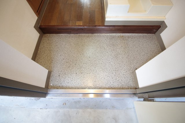 萩コーポの玄関|シューズボックスも完備