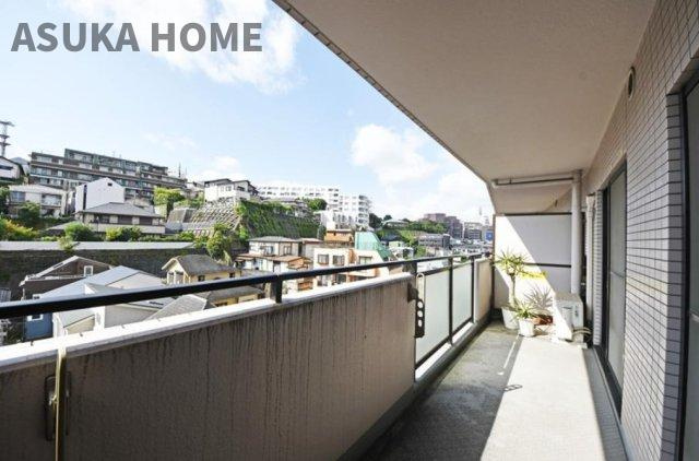 インペリアル横浜パークサイドのバルコニー